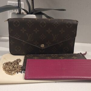 Louis Vuitton Félicie Pochette in Monogram canvas. 